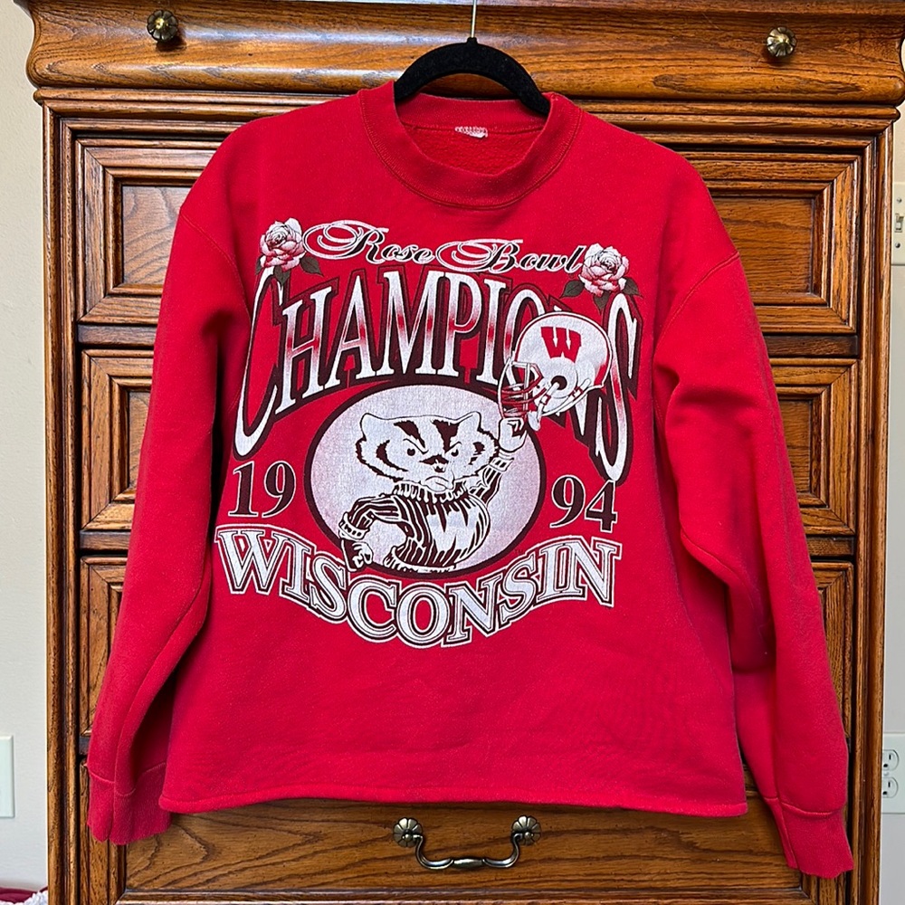 Wisconsin Badgers Rose Bowl Cropped Crewneck